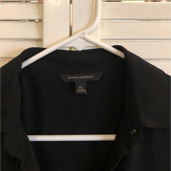 Banana Republic Black Tiered Sleeveless Collared Blouse - Picture 4 of 7